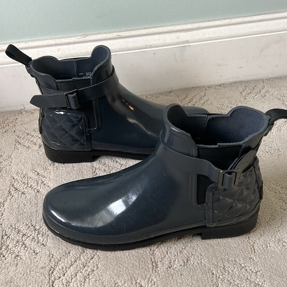 Hunter Refined High Gloss Quilt Chelsea Waterproof Rain Boot in Dark Slate - Picture 3 of 8
